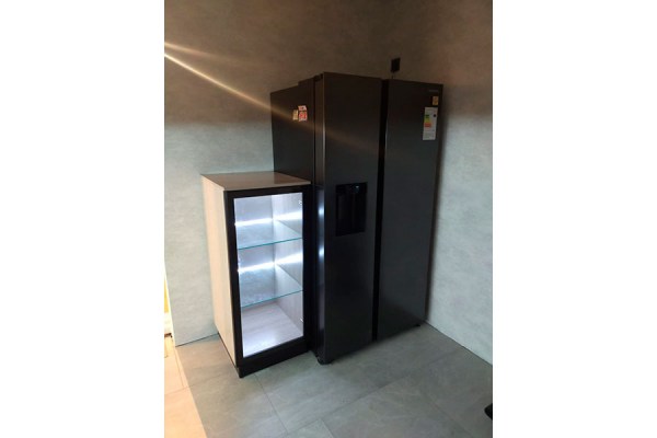 Современная кухня 109 холодильник
